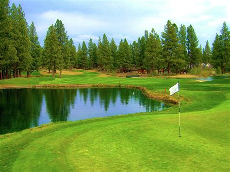 Widgi creek golf - Walk in from the garage to a utility room which is equipped with utility sink, washer and dryer.-3 Bedroom Plus Loft, 2 Queen Master Suites, Two-Twin Master, Double Size Futon On Loft-3.5 Baths-On Widgi Creek Golf Course-Next to Deschutes River-15 Minutes to Mt. Bachelor and Cascade Lakes-Work Area w/PC on Loft-BBQ-Deck Overlooking Golf …